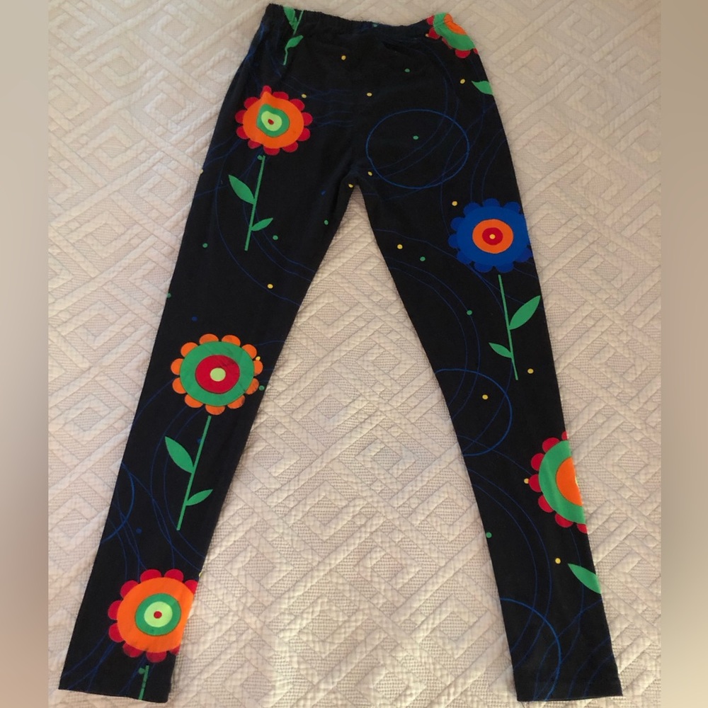Fun soft leggings by LA 12ST